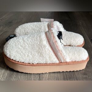 Joyspun Women’s Teddy Fleece Platform Clog Sherpa Slippers Cream Size 8
